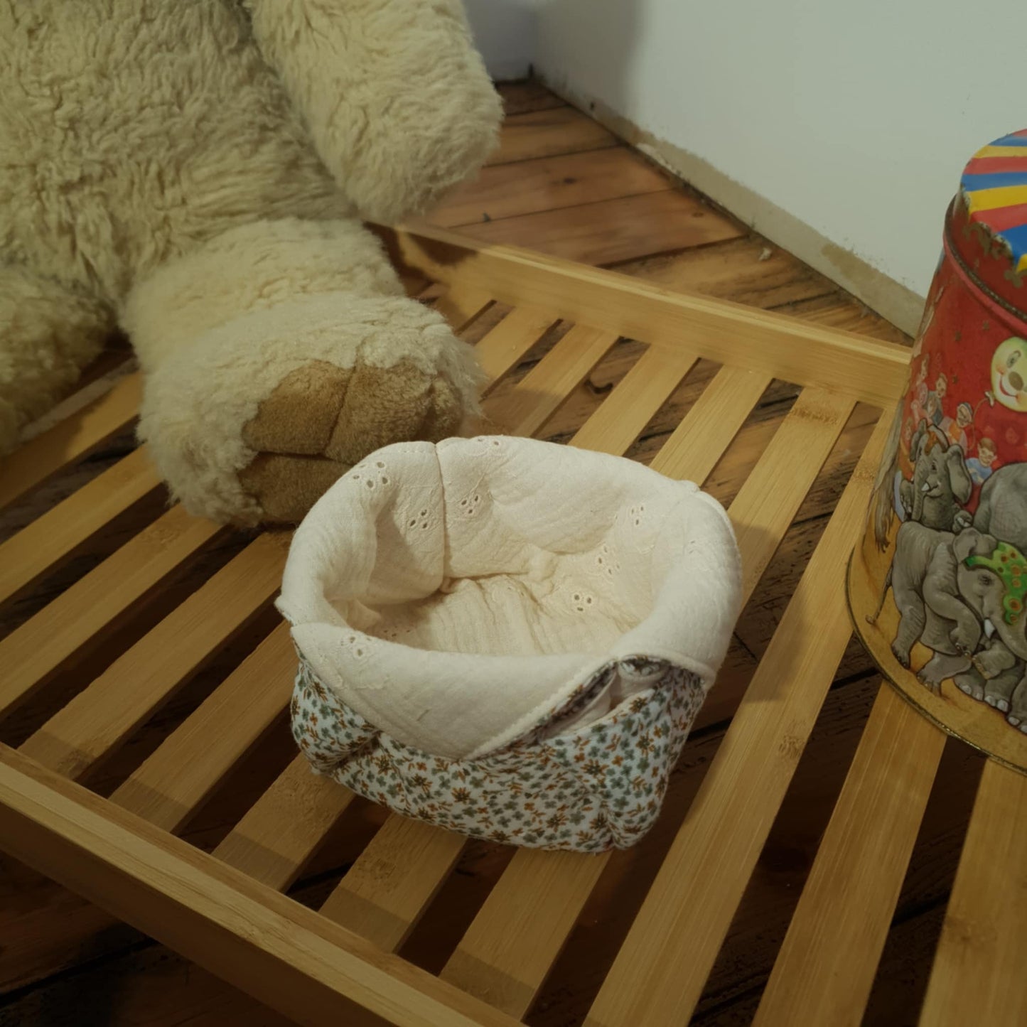 Petit panier et lingettes