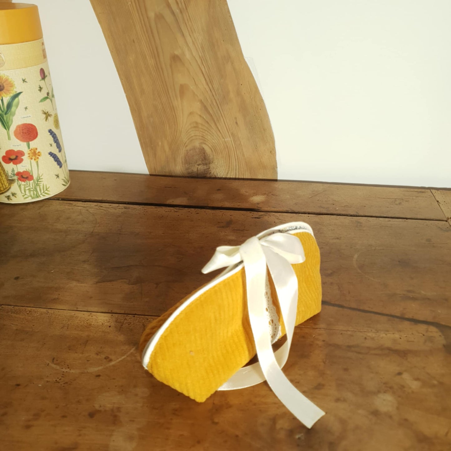 Trousse jaune ruban