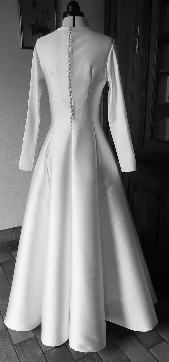 Robe de mariée en soie blanche réalisée sur mesure à l’atelier