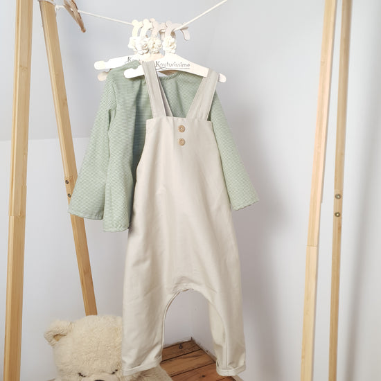 Tenue bébé faite main avec salopette et haut assorti