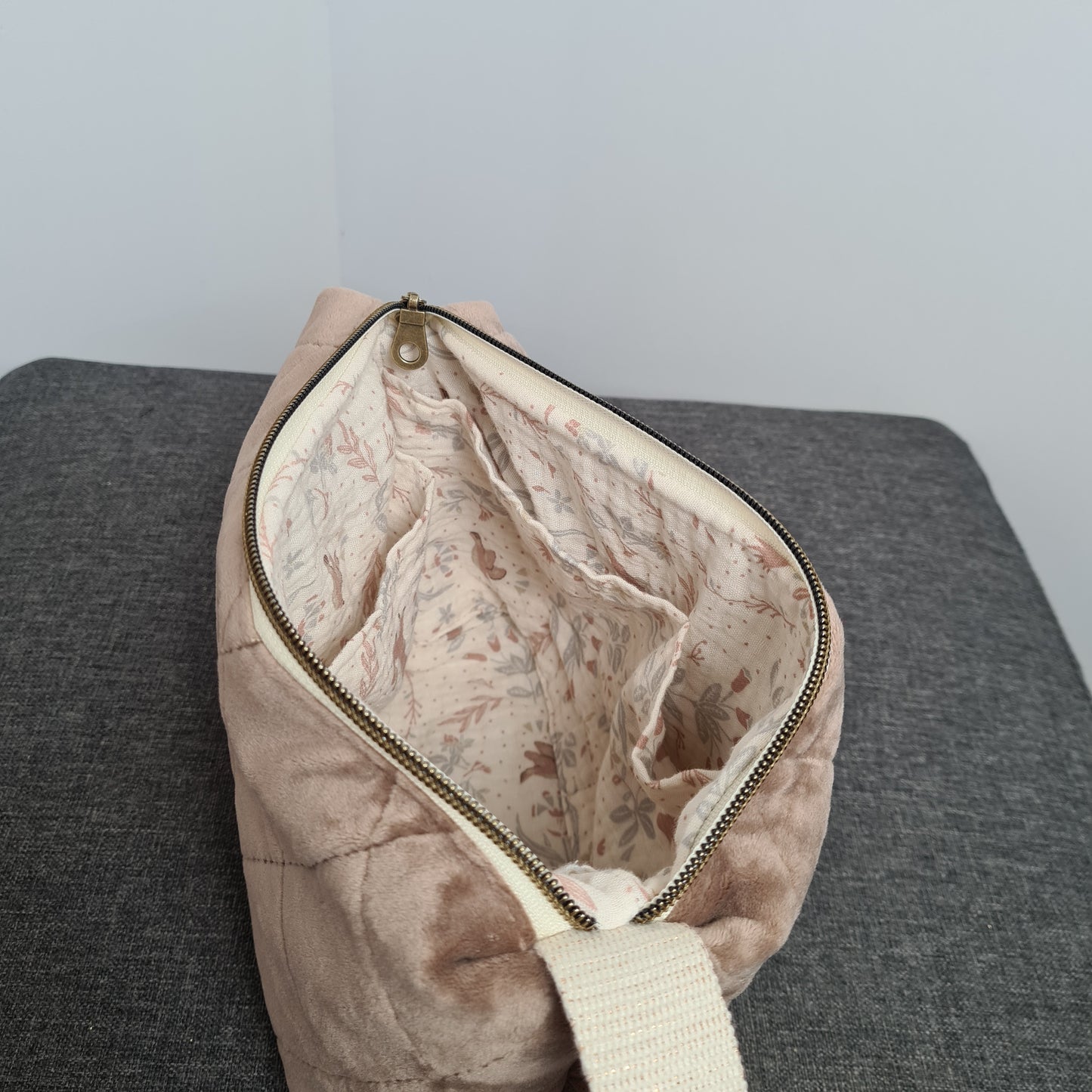 Barton – Trousse matelassée en velours ou enduit