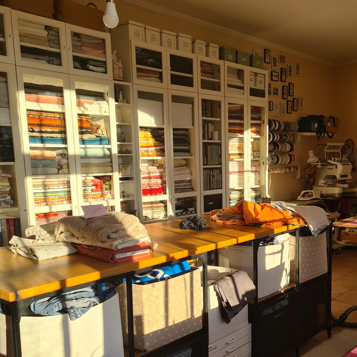 atelier Kouturissime baigné du soleil matinal
