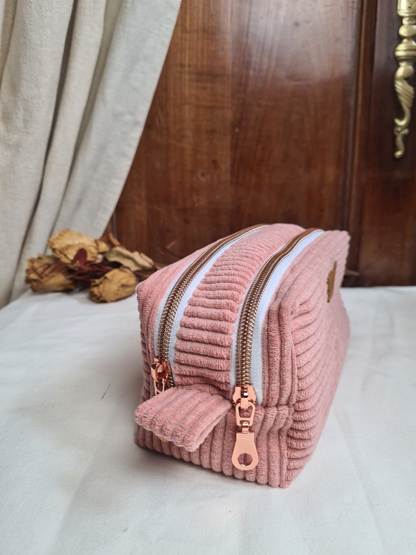 Détail des deux compartiments zippés de la trousse Betty
