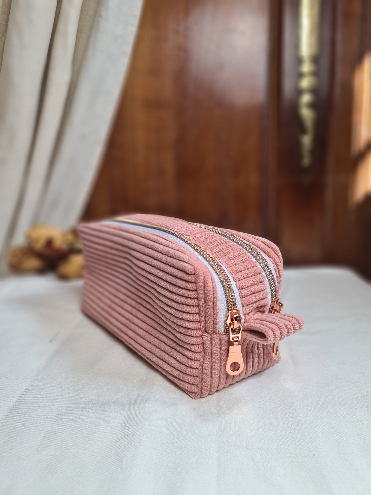 Détail des deux compartiments zippés de la trousse Betty
