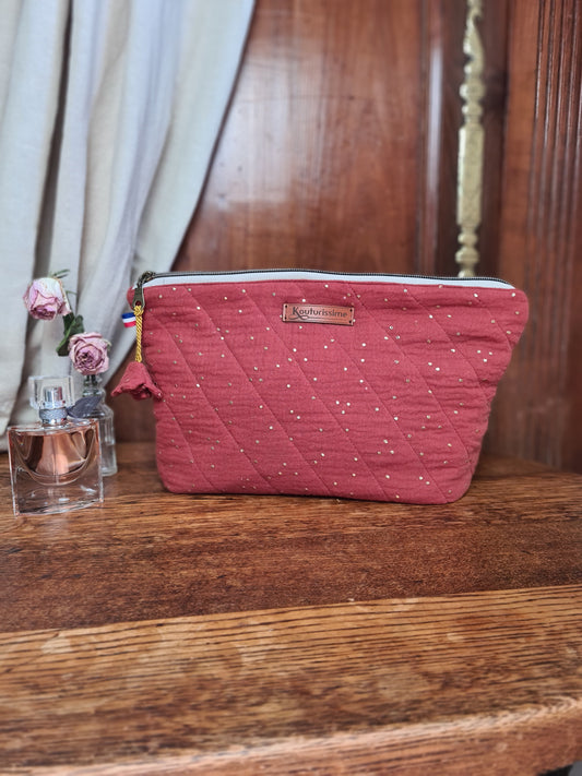 Trousse matelassée terracotta à petits points dorés, vue de face